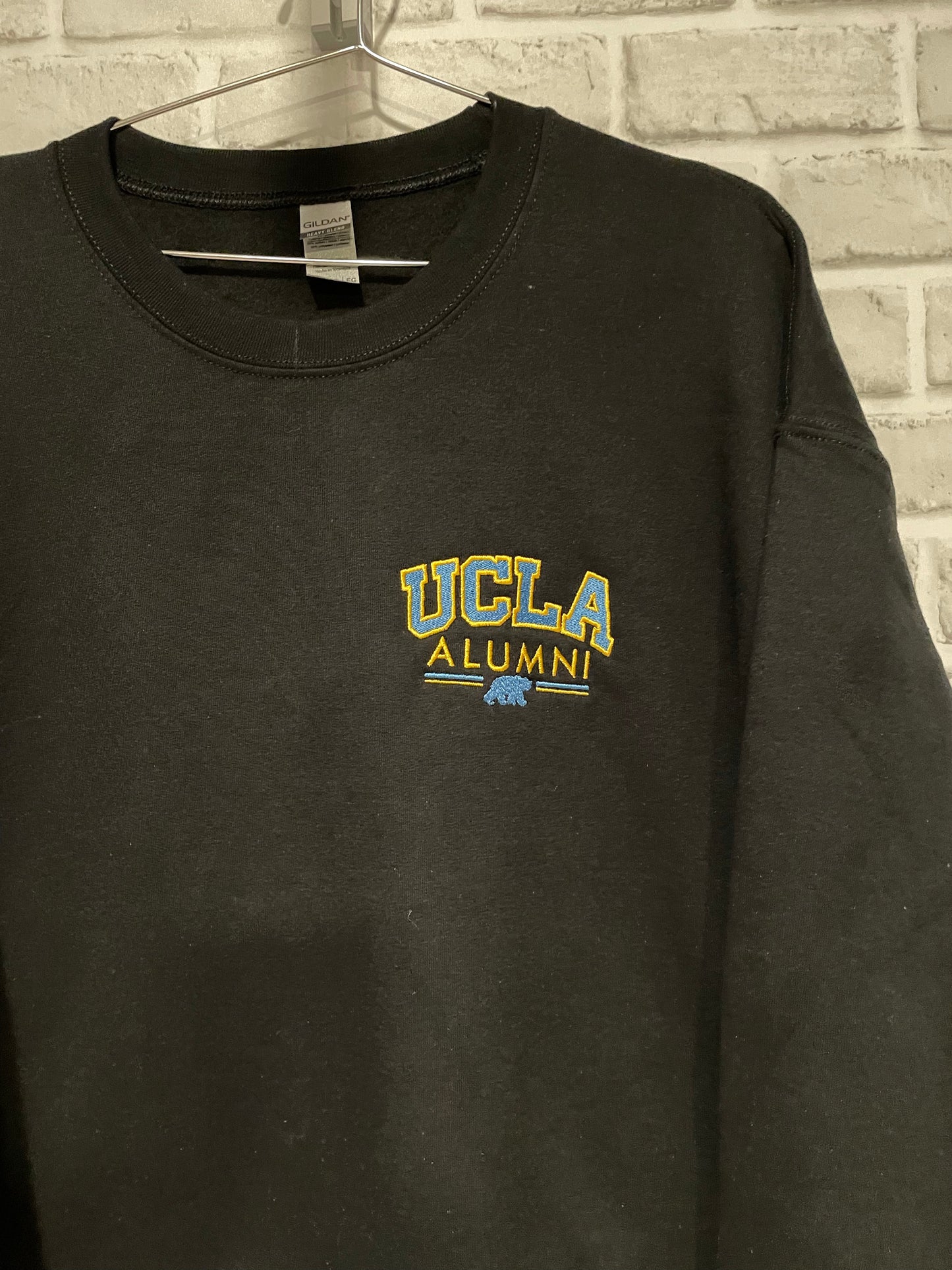 UCLA Alumni Embroider CrewNeck Sweatshirt.